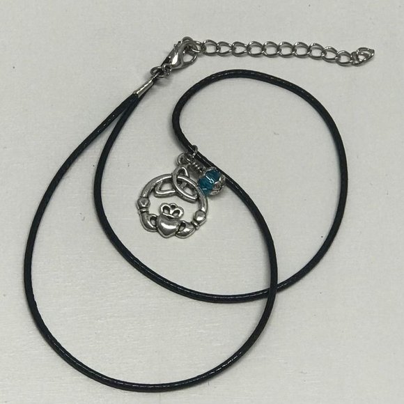 Charmed Claddagh Triquetra Celtic Trinity Knot - Picture 5 of 8